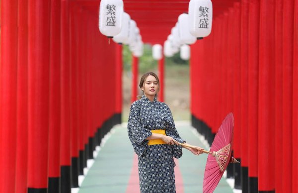 How Can You Incorporate a Kimono Cardigan into a Formal Work Outfit?